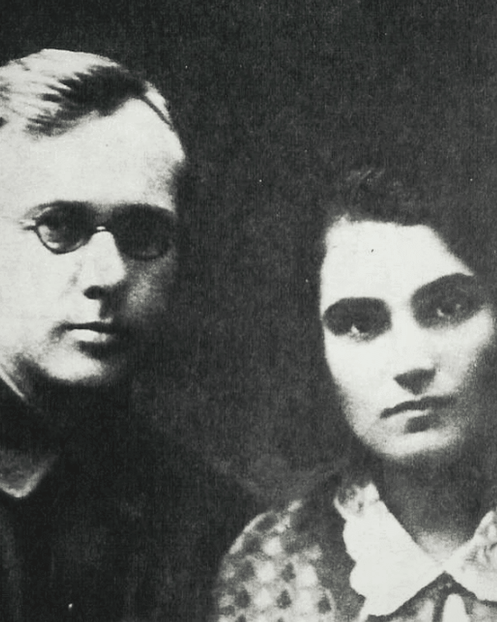 Павел Аксенов и Евгения Гинзбург — родители Василия Аксенова. 1934. Фотография: biographe.ru