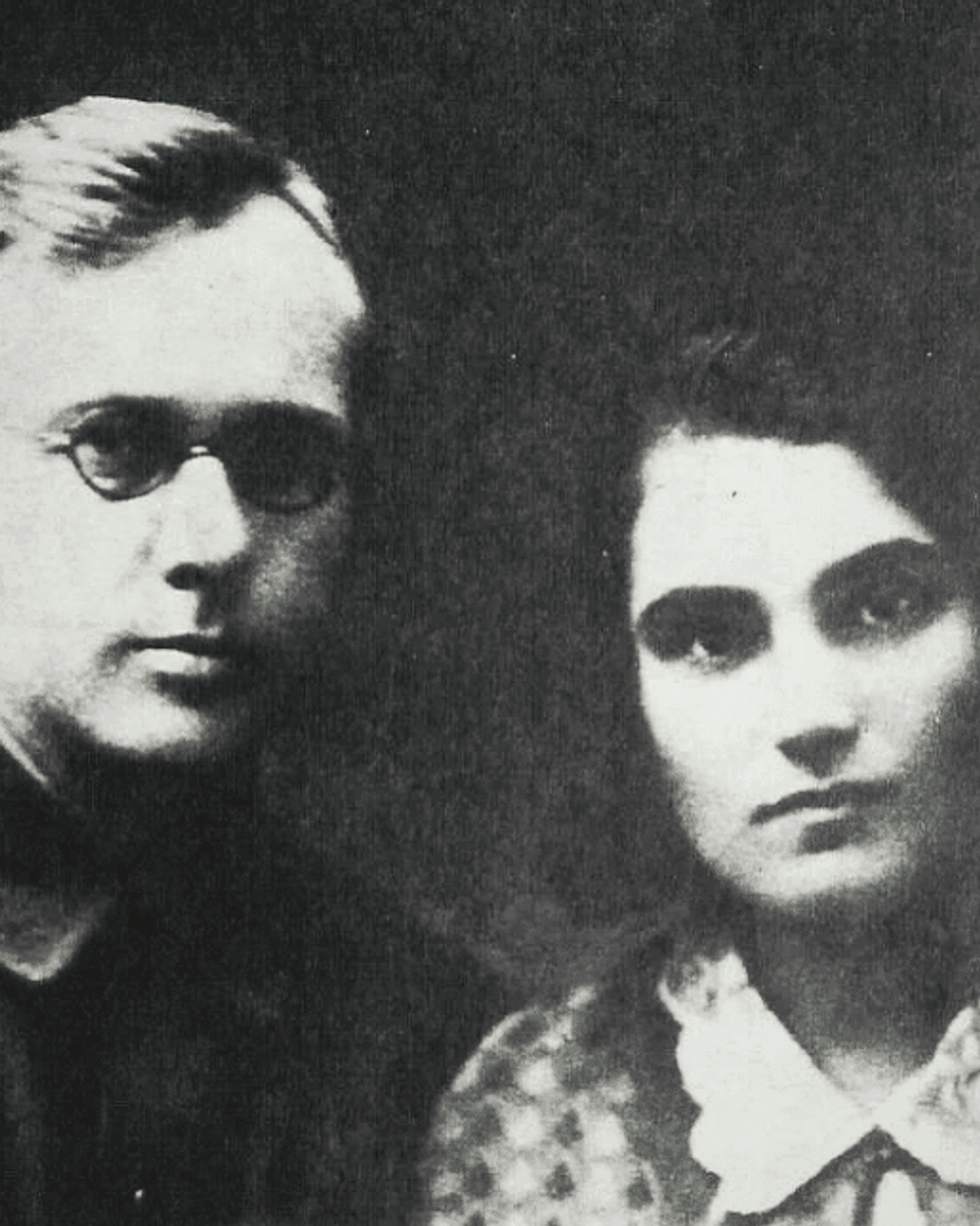 Павел Аксенов и Евгения Гинзбург — родители Василия Аксенова. 1934. Фотография: biographe.ru