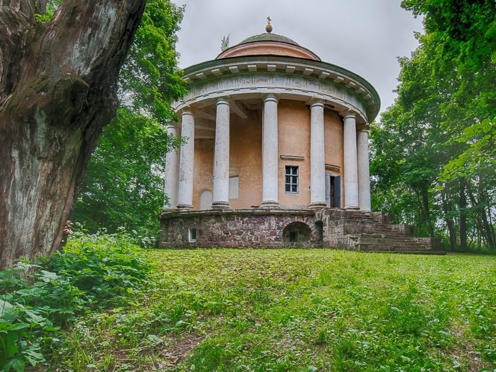 Храм Солнца в усадьбе Никольское-Черенчицы, село Никольское, Тверская область. XVIII век. Архитектор Николай Львов. Фотография: turbina.ru