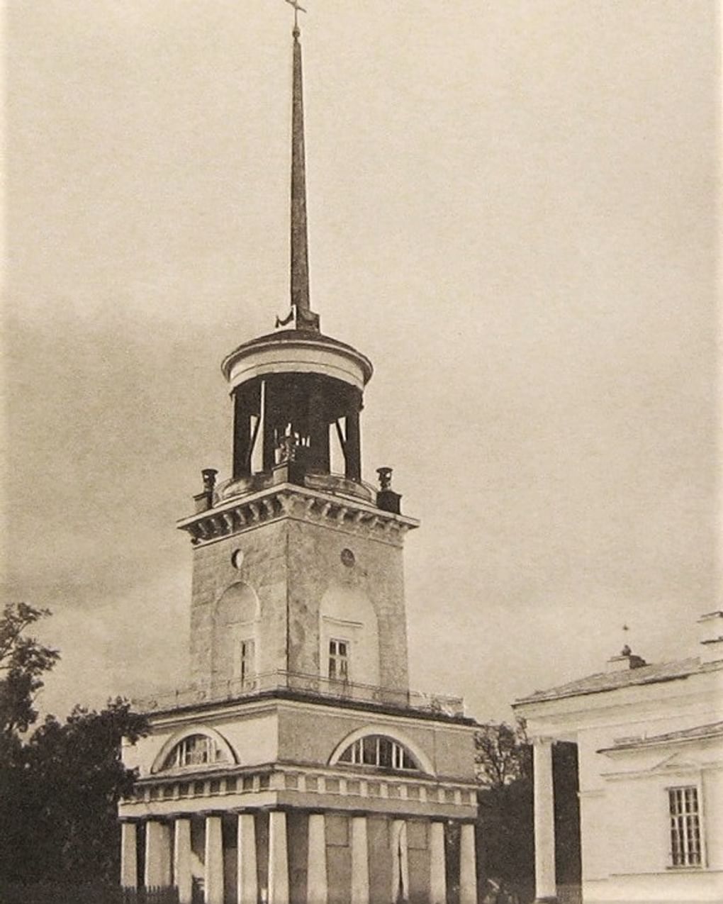 Колокольня усадебного собора, Грузино, Новгородская область. 1909. Фотография: <a href="https://commons.wikimedia.org/w/index.php?curid=25998063" target="_blank" rel="noopener">commons.wikimedia</a> / Public Domain