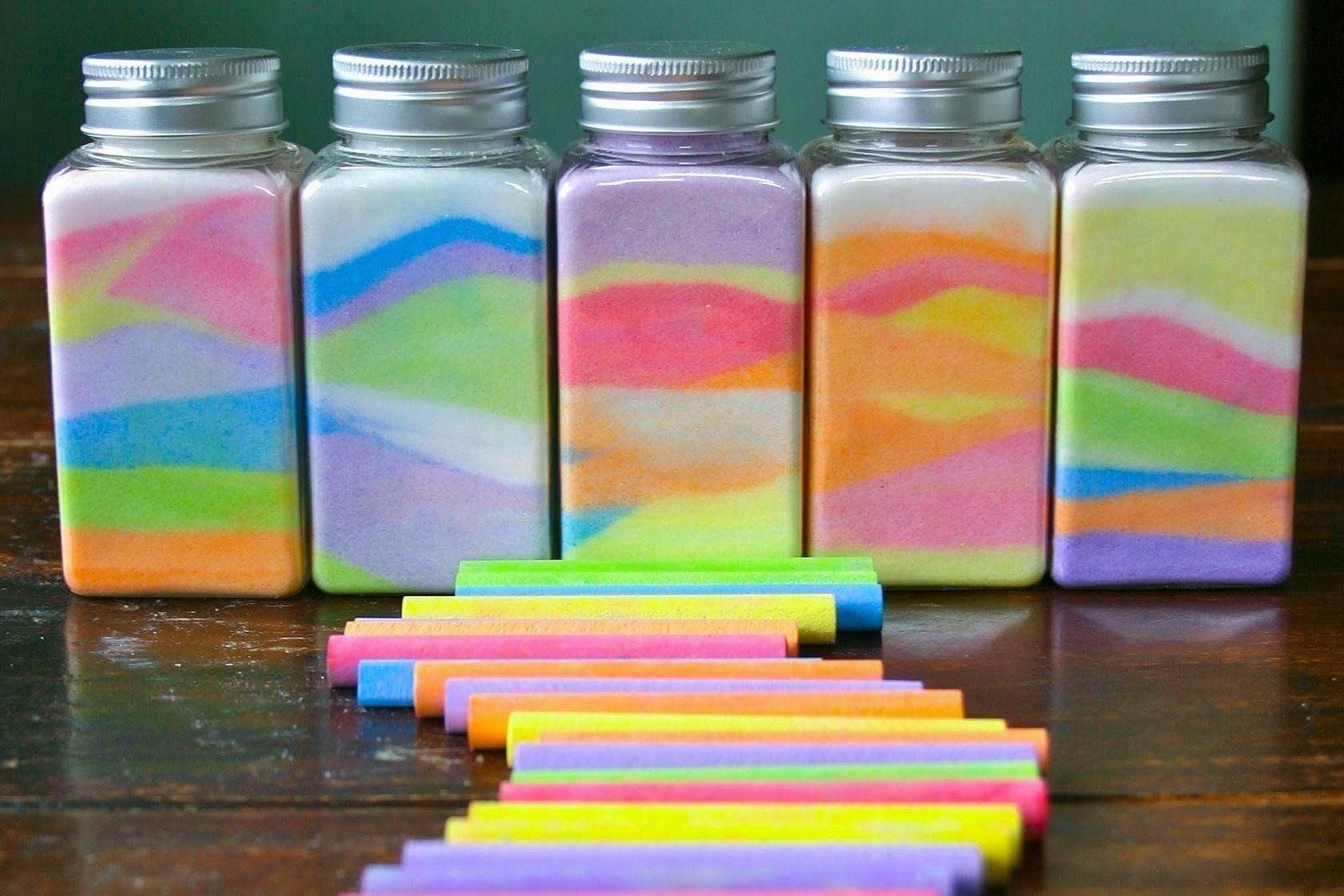 Что можно приготовить из цветная. Цветная соль для декора. Баночки с цветным песком. Декор из цветной соли. Бутылочки с цветным песком.