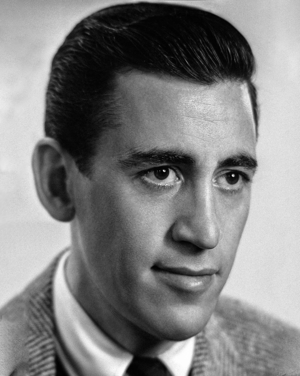 Писатель Джером Дэвид Сэлинджер. Фотография: <a href="https://commons.wikimedia.org/wiki/File:J._D._Salinger_(Catcher_in_the_Rye_portrait).jpg" target="_blank">Wikimedia Commons</a> / <a href="https://creativecommons.org/publicdomain/mark/1.0/deed.ru" target="_blank">Public domain</a>