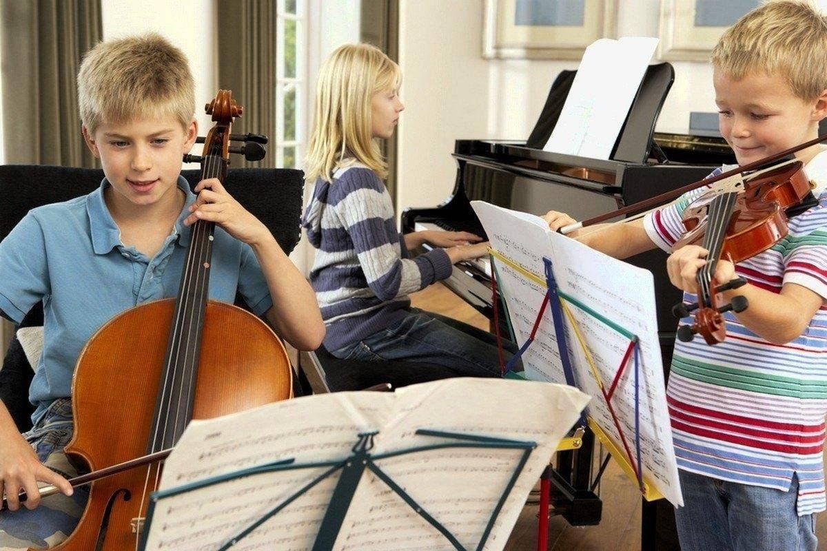 Music school. Дети играют на инструментах. Дети в музыкальной школе. Талантливые дети. Талантливые дети музыканты.