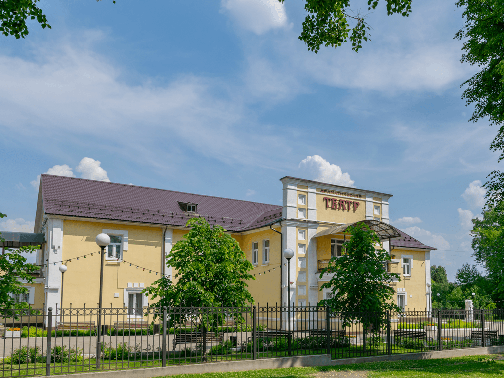 Истринский драматический театр. Истра, Московская область. Фотография: <a href="http://www.teatr-istra.ru/galleries/teatr/" target="_blank" rel="noopener">teatr-istra.ru</a>