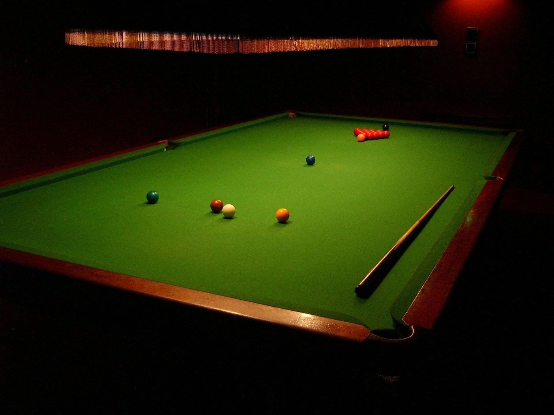 Игра бильярд Snooker