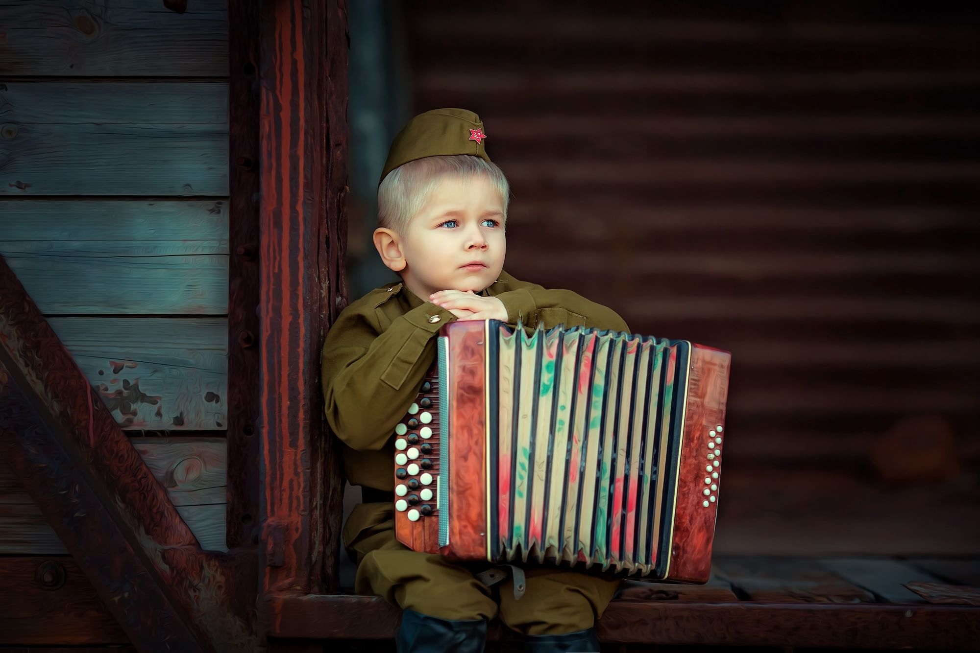 Маленький русский мальчик. Гармошка для детей. Солдат с гармошкой. Мальчик с гармошкой в военной форме. Мальчик с гармонью.