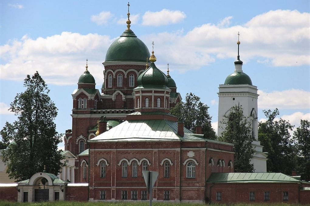 Спасо-Бородинский женский монастырь. Московская область. Архитектор Михаил Быковский. 1851-1859. Фотография: Mike1979 Russia / <a href="https://commons.wikimedia.org/w/index.php?curid=44999035" target="_blank" rel="noopener">commons.wikimedia</a> / <a href="https://creativecommons.org/licenses/by-sa/3.0" target="_blank" rel="noopener">CC BY-SA 3.0</a>