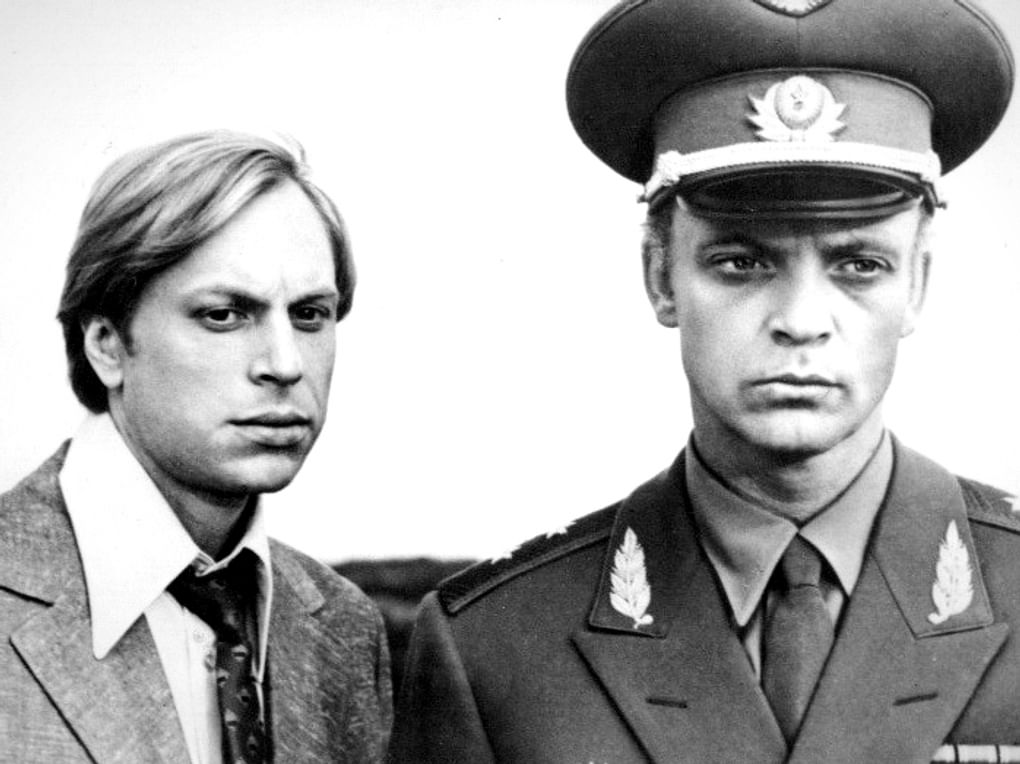 Владислав Дворжецкий (справа) в роли Сергея Руднева и Юрий Богатырев в роли Дмитрия Жерехова в художественном фильме Юрия Егорова «Там, за горизонтом» (1975)