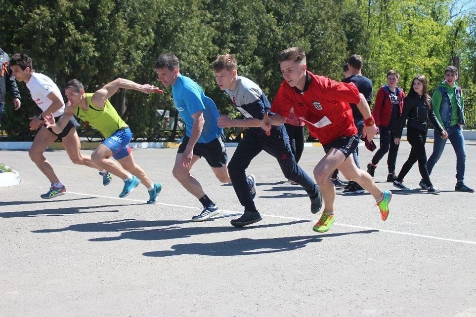 Спорт 22. Эстафеты в легкой атлетике школа. Эстафета. Спортивная эстафета легкая атлетика. Легкоатлетическая эстафета.