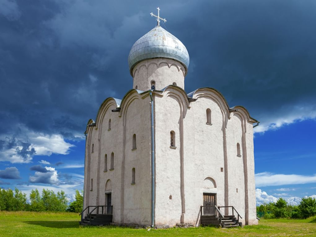 Церковь Спаса на Нередице, Новгородская область. Фотография: Виктор Карасев / фотобанк «Лори»