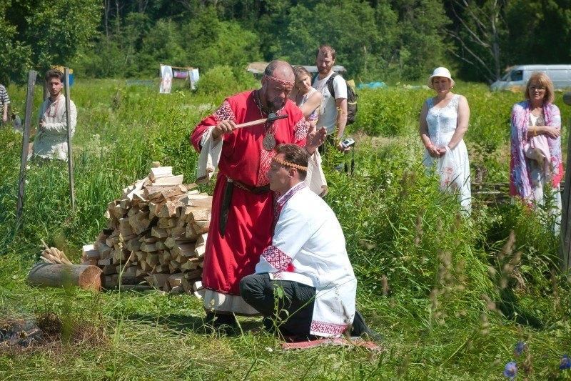 Постриг обряд. Славянские обряды имянаречение. Славянский ритуал имянаречение. Обряды древней Руси имянаречения. Имянаречение язычество.