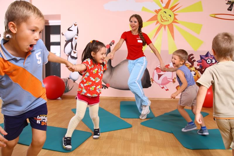 Физическая культура в дошкольных учреждениях. Детский фитнес. Физкультура для малышей. Физкультура в детском саду. Спортивные занятия в детском саду.