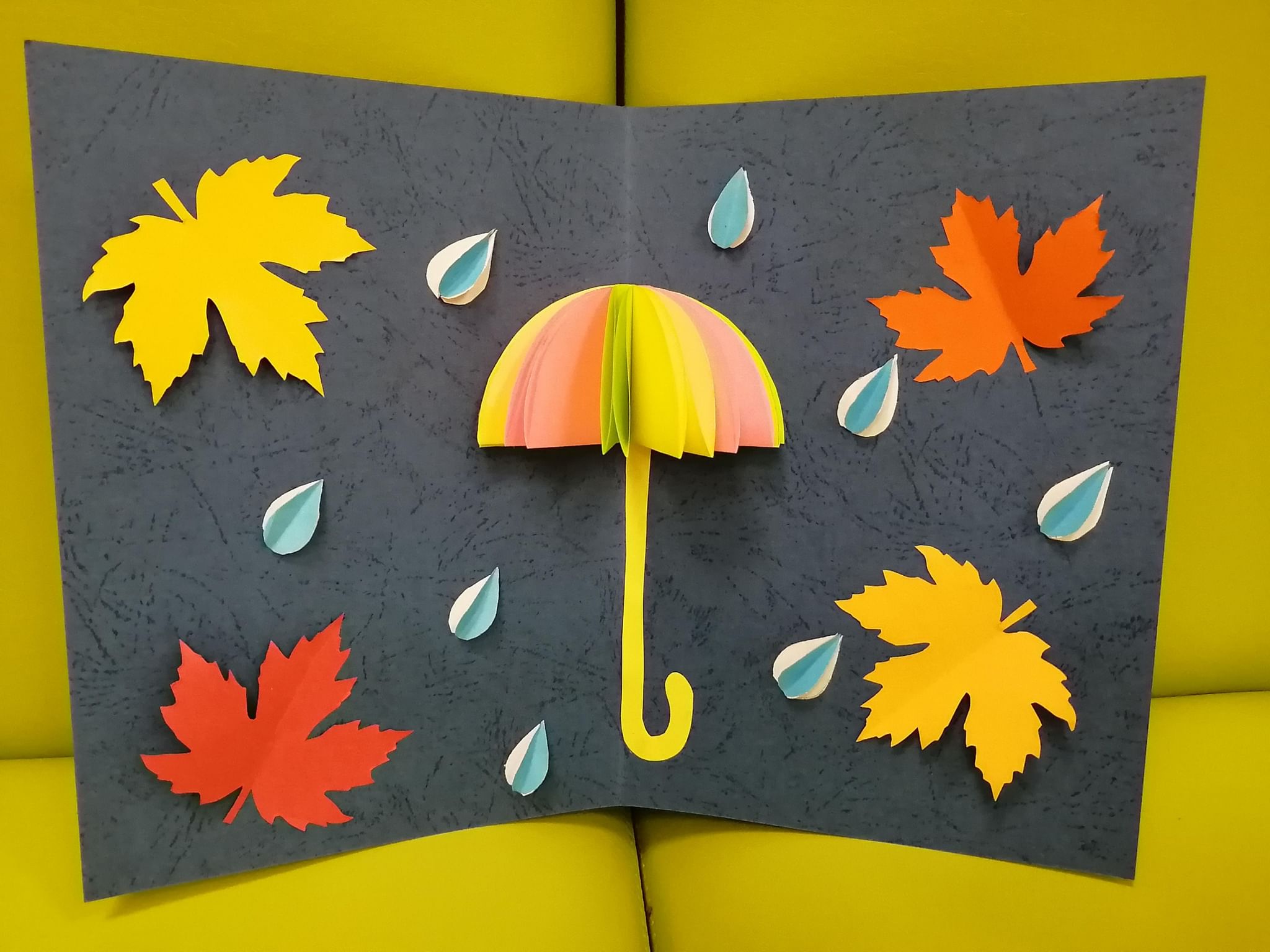 Объемная аппликация зонтик с осенними листьями
