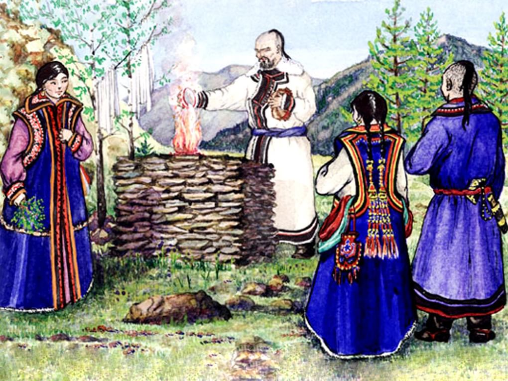 Национальные алтайские костюмы, женщины — в чегедеках. Фотография: <a href="https://kraeved.lib.tomsk.ru/page/163/" target="_blank">kraeved.lib.tomsk.ru</a>
