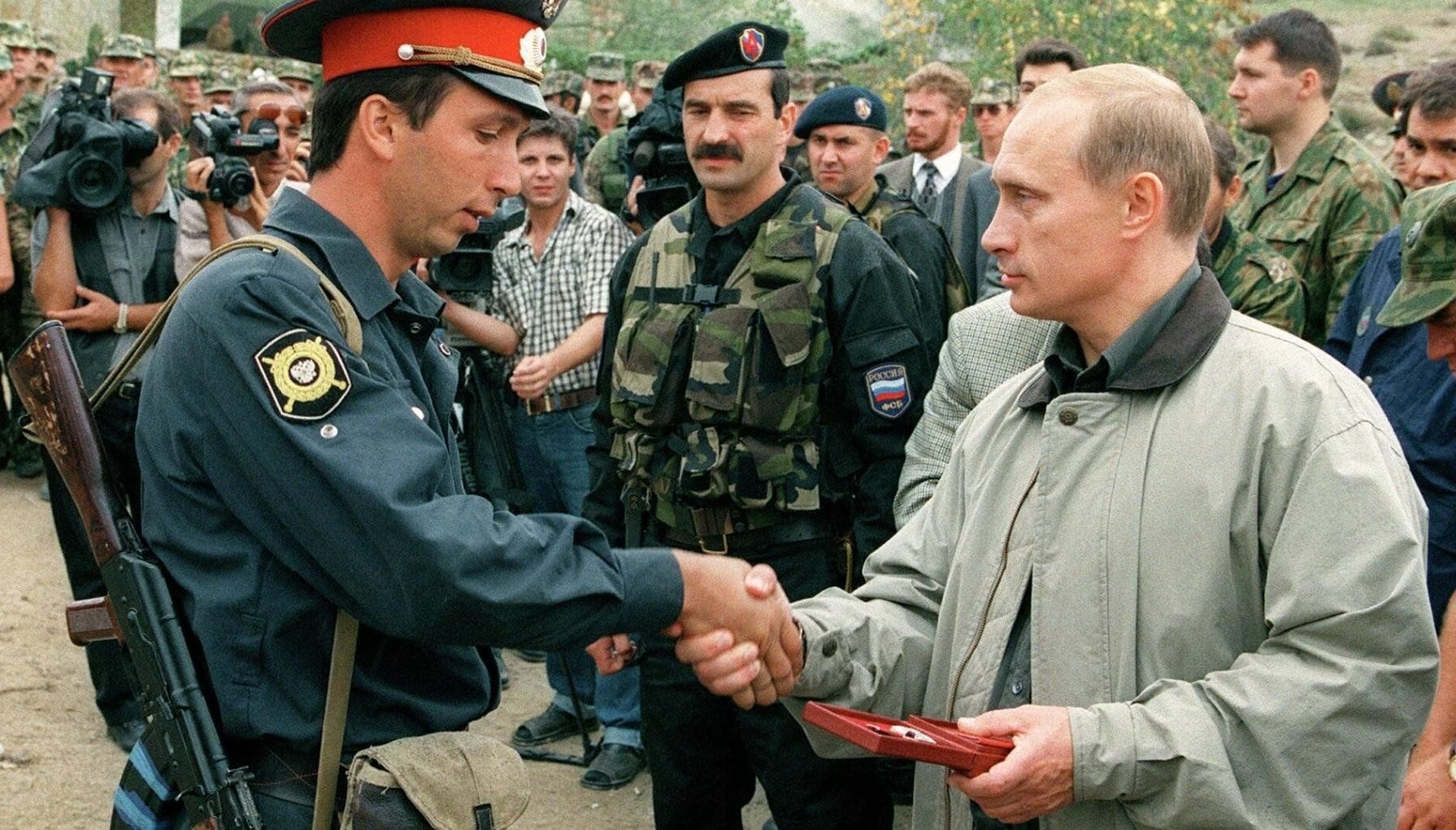 Боевики в Дагестане 1999 Путин. Фото войны в Дагестане 1999 год в хорошем качестве. Являюсь ли я ветераном боевых действий будучи в 1998 году в Ботлихе.