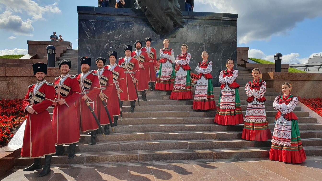 Московский хор. Московский казачий хор хор. Московский Кубанский казачий хор. Московский казачий хор солисты. Ансамбль московские казаки.