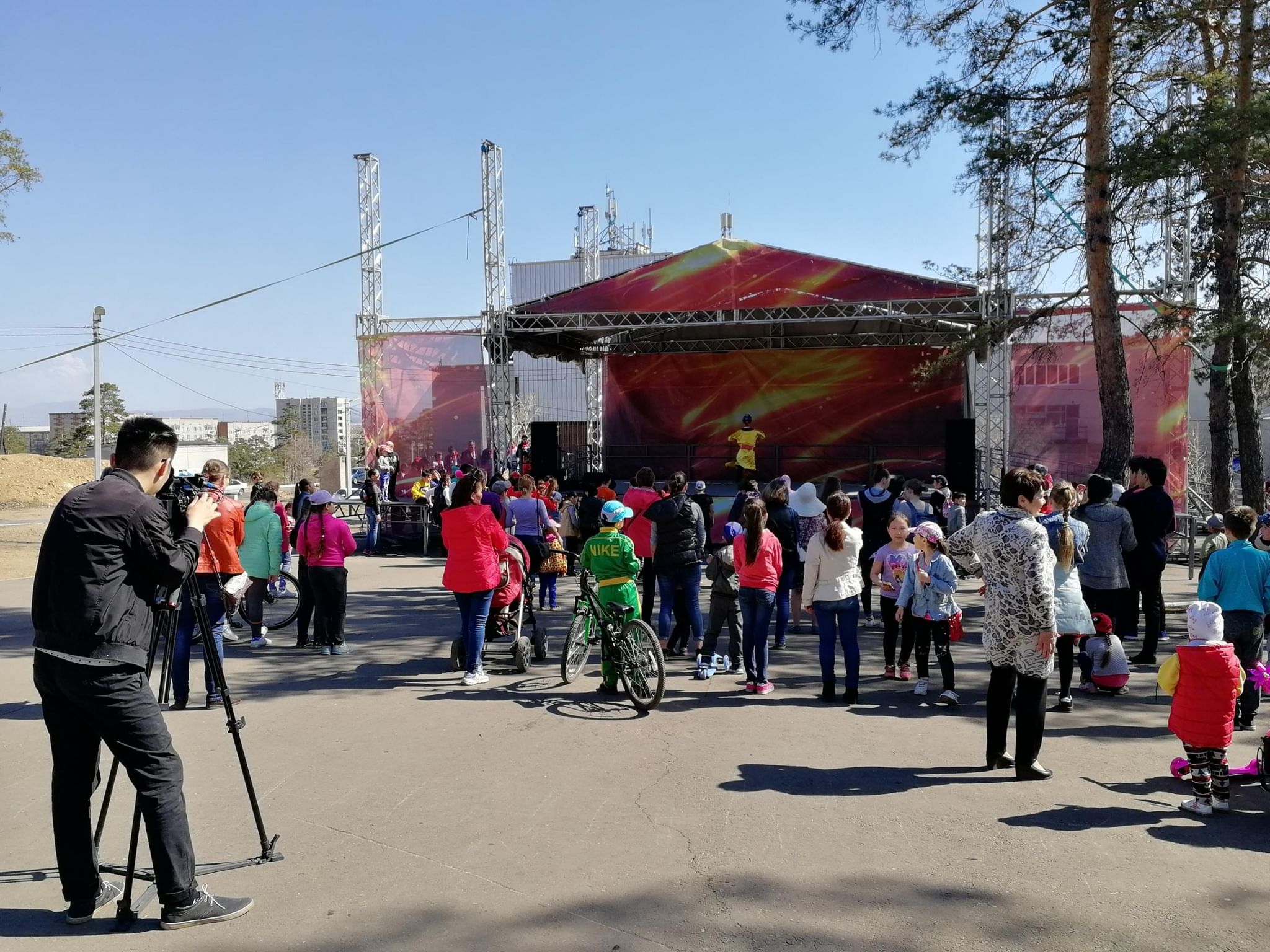 Праздник в улан удэ. Праздник в городе. 1 Июня в Улан-Удэ мероприятия. Парк Жанаева Улан-Удэ. День города Улан-Удэ 2023.