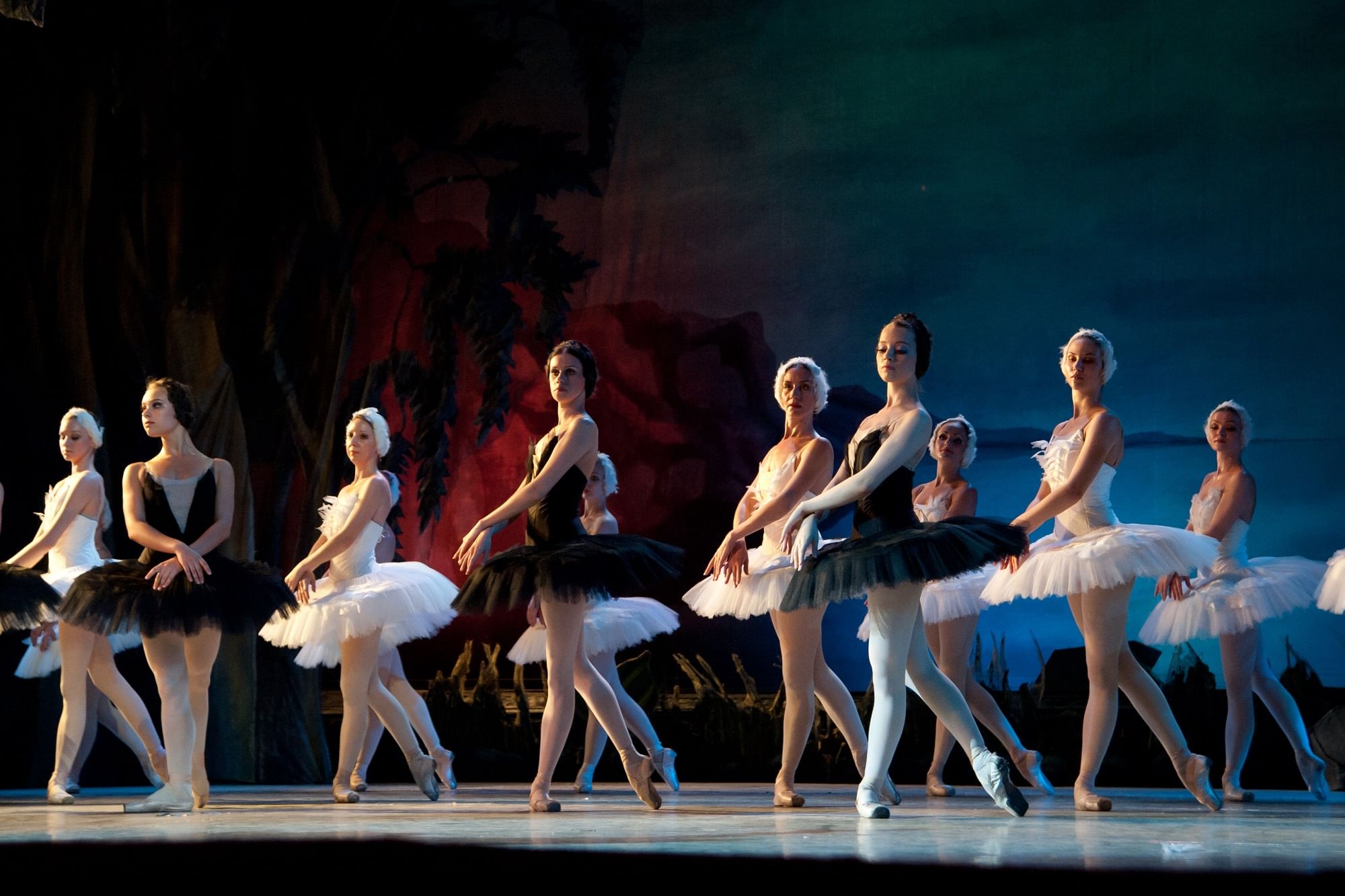 театр оперы и балета лебединое озеро