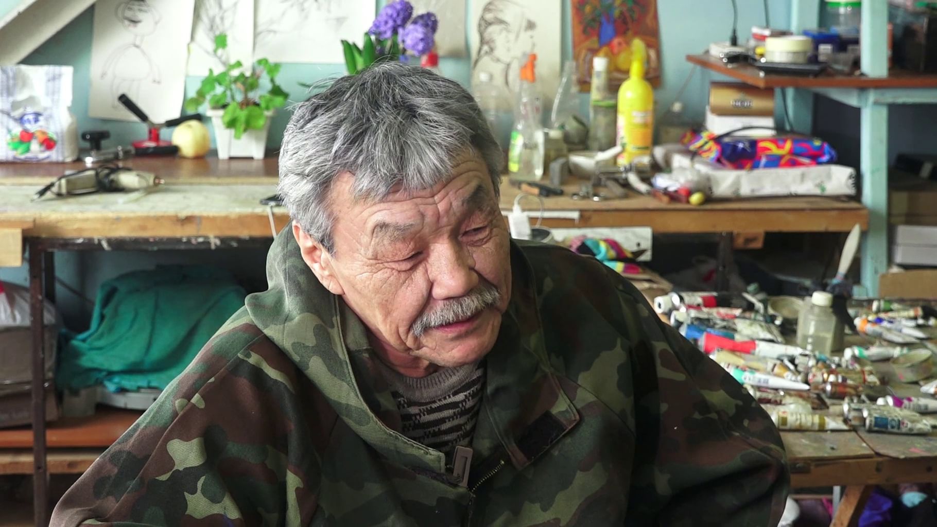 Кадр из документального фильма Анны Самойловой «Амурский Ван Гог» (2024)