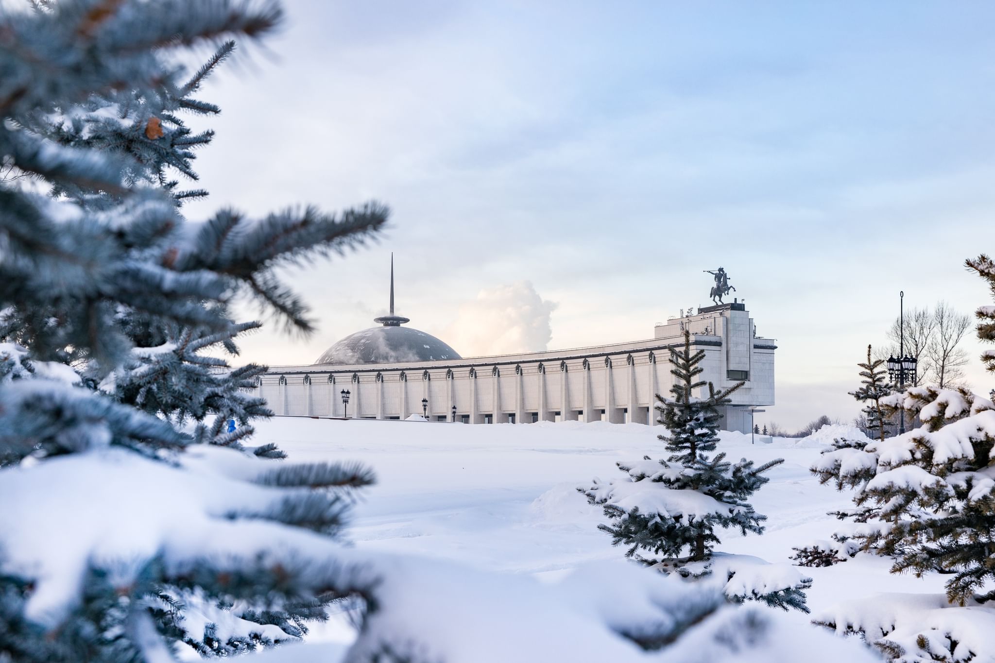 поклонная гора в москве зимой