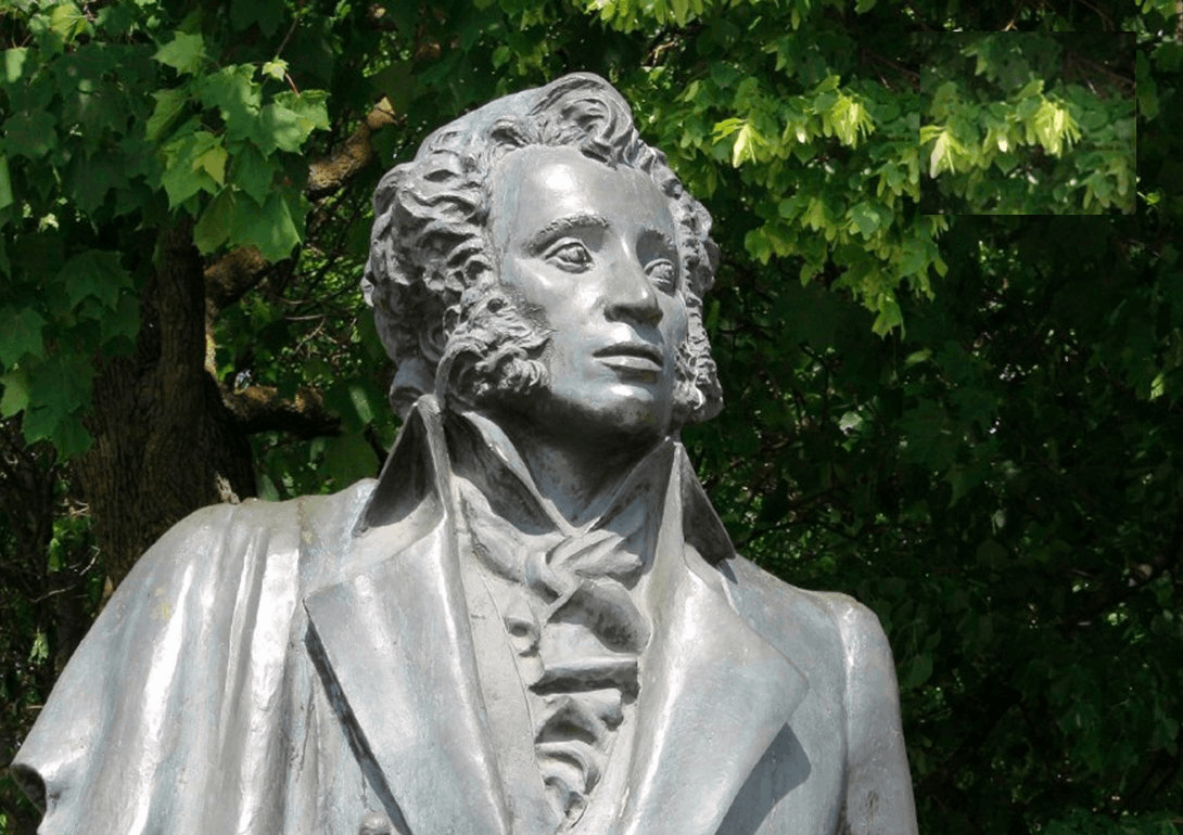 Pushkin am. Памятник Пушкину в Шереметьево. С.Д. Шереметев и памятник Пушкину. Необычные памятники Пушкину аэропорт Шереметьево. Памятник Пушкину виде белой головы.