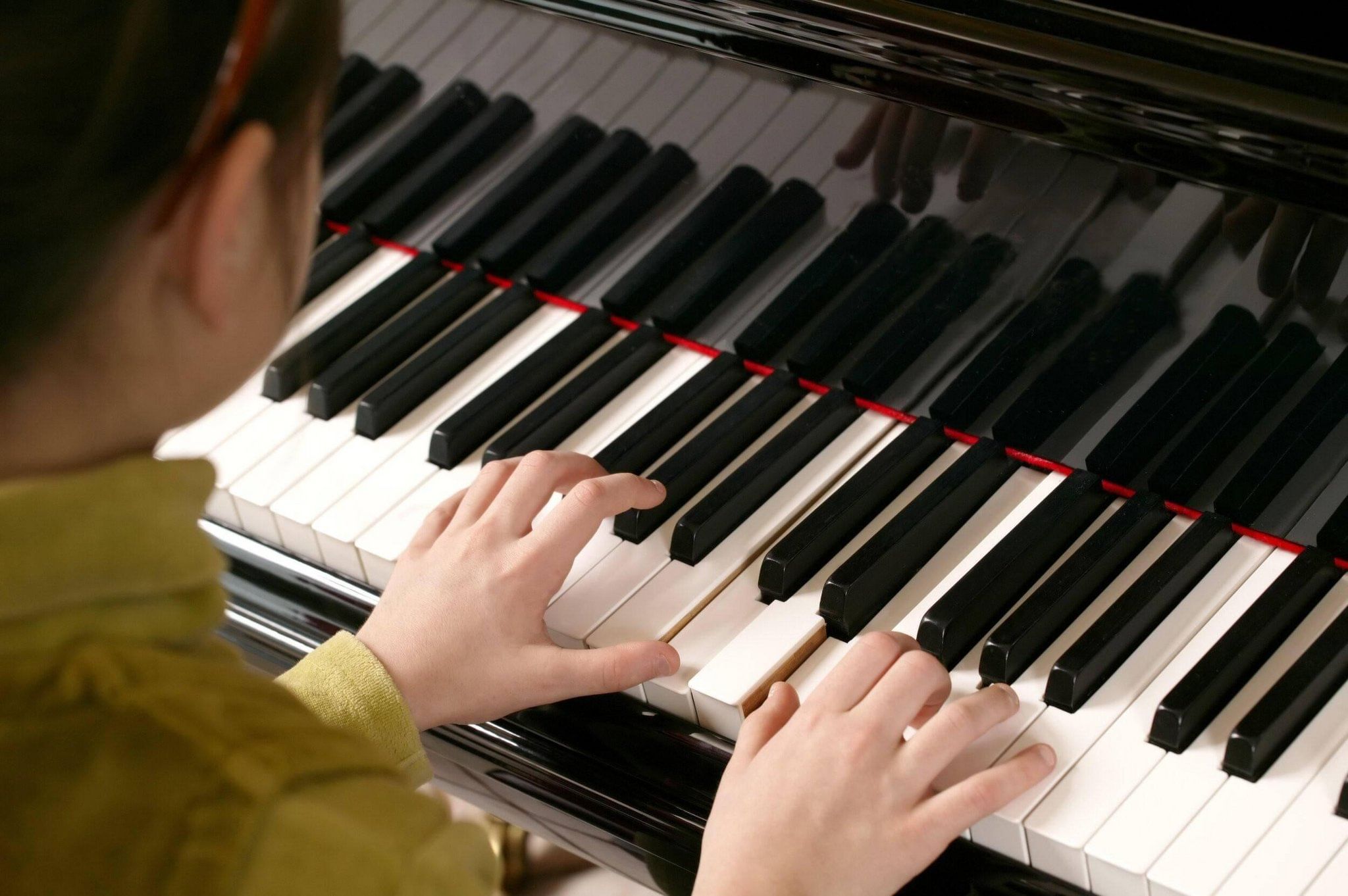 Музыкальное фортепиано игра. Пианино в музыкальной школе. Пианино музыкальный инструмент. Музыкальная школа фортепиано. Фортепьяно в школе искусств.