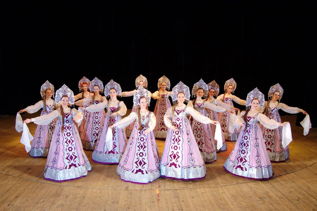 Сценический мастер класс. Народные танцы. Русско народные танцы. Костюм для хоровода танца. Национальные танцы.