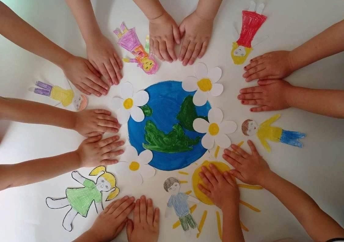 Возьмемся за руки друзья. День толерантности в детском саду. День толерантности в саду. Всемирный день толерантности в детском саду. Занятие день толерантности в детском саду.