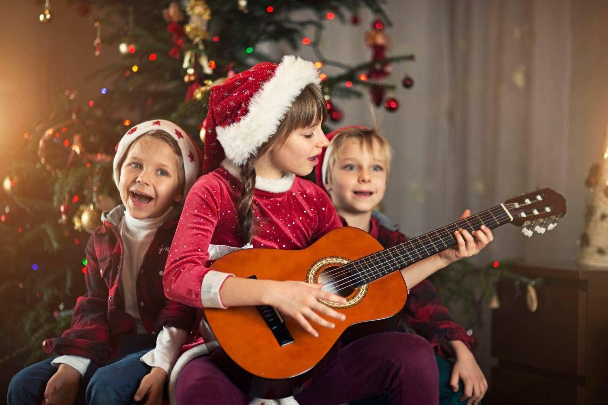 Рождество песни не живите. Новый год дети. Детям о Рождестве. Новый год праздник для детей. Музыкальный новый год.