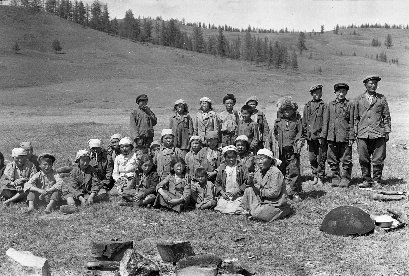 Культурные экспедиции. Пазырыкские Курганы горный Алтай. Пазырыкские Курганы на Алтае. Пазырыкские Курганы горный Алтай находки. Раскопки Пазырыкских Курганов.