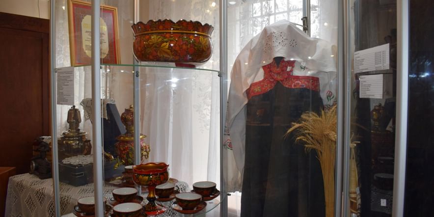 Основное изображение для события Выставка «Одежда и быт первопоселенцев Левокумского района»
