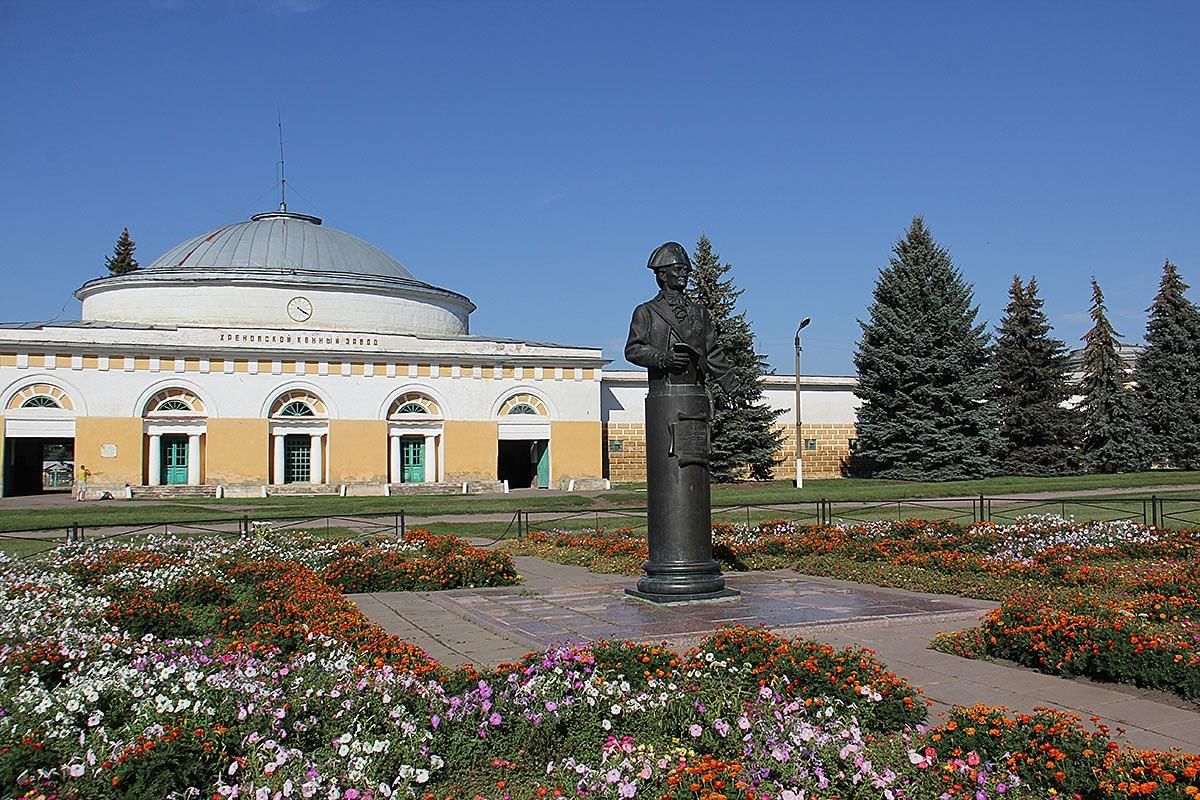 Хреновое бобровский воронежская область. Хреновской конный завод. Хреновской конный завод Воронеж. Хреновое Бобровский район конезавод. Конный завод в Хреновом Воронежской области.