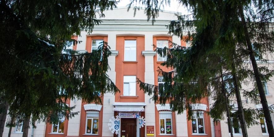 Основное изображение для учреждения Государственная библиотека Кузбасса для детей и молодежи на Арочной