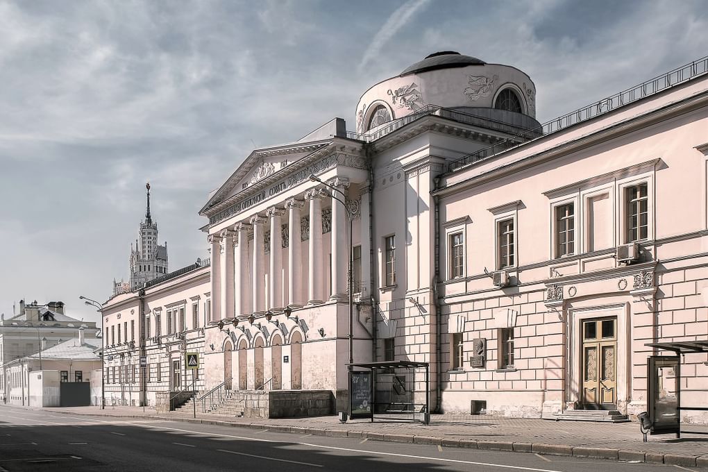 Опекунский Совет на Солянке. Москва. Архитектор Доменико Жилярди. 1823-1826. Фотография: Dmitry Danilkin / <a href="https://commons.wikimedia.org/w/index.php?curid=62147091" target="_blank" rel="noopener">commons.wikimedia</a> / <a href="https://creativecommons.org/licenses/by-sa/4.0" target="_blank" rel="noopener">CC BY-SA 4.0</a>