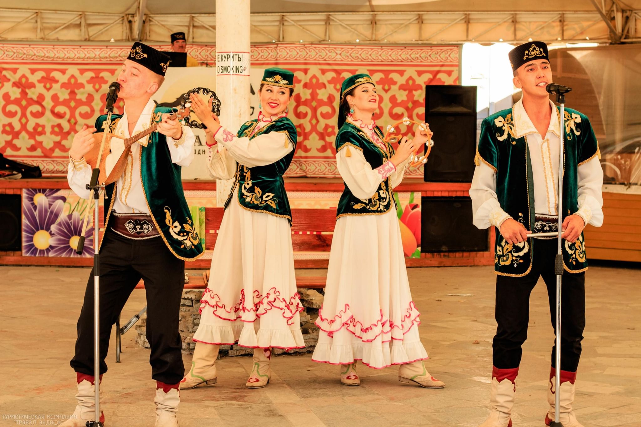 Татарская группа. Ансамбль Сорнай Казань. Татарский праздник аулак Ой. Казань ансамбль Сорнай руководитель. Татарский каляпуш президент Татарстана.