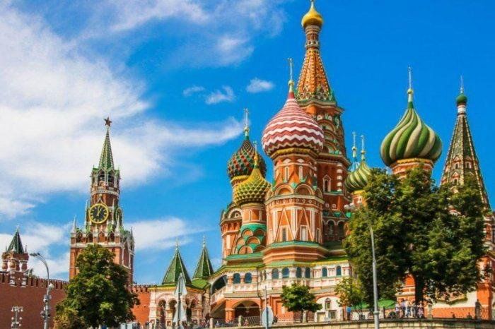 Спасская башня и храм василия блаженного фото