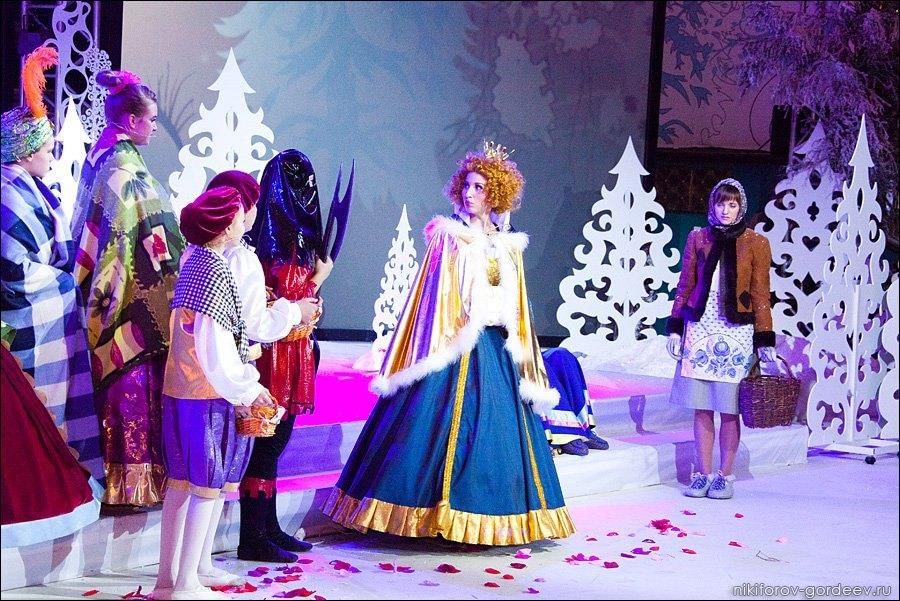 Новогодний спектакль сценарий. Новогодний спектакль. Детский новогодний спектакль. Новогодние спектакль 12 месяцев. Сказочные новогодние представления.