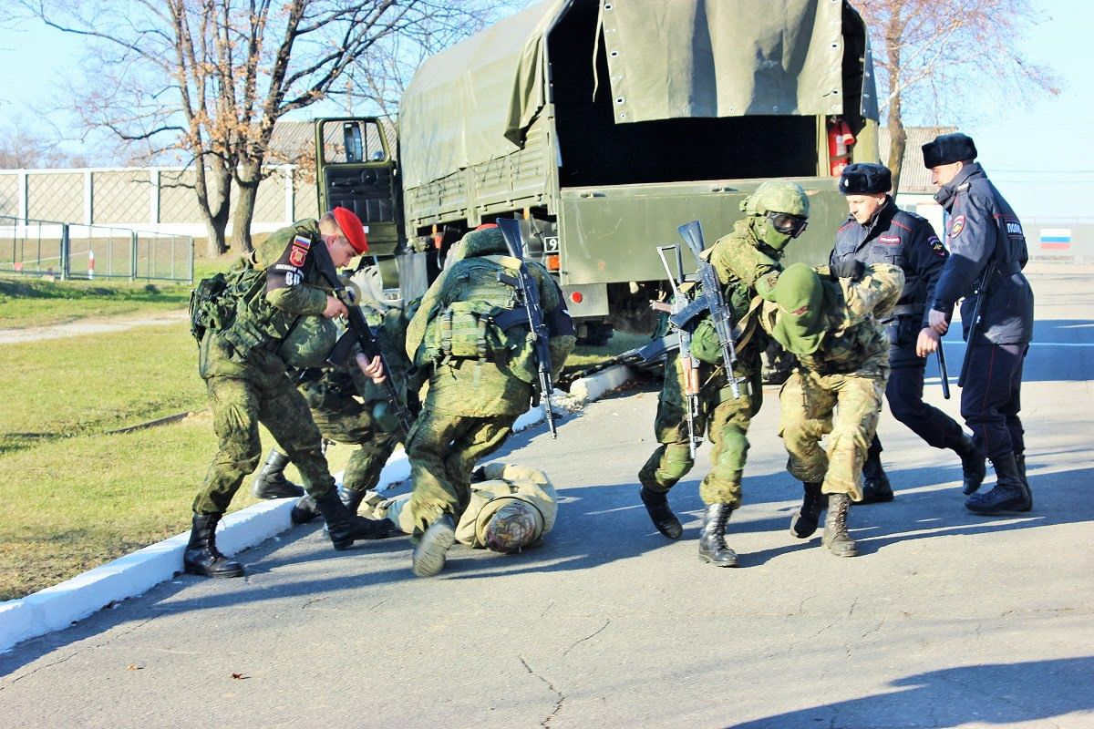 Антитеррористические тренировки. Антитеррор в воинской части. Подразделение антитеррора воинской части. Рота антитеррора. Учения антитеррора.