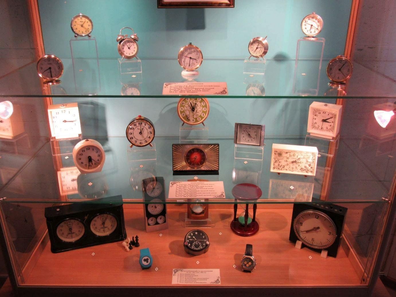 Выставка часов спб. Выставка часов в музее. Выставка часов название. Оформление выставки часов. Выставка часов Заголовок.