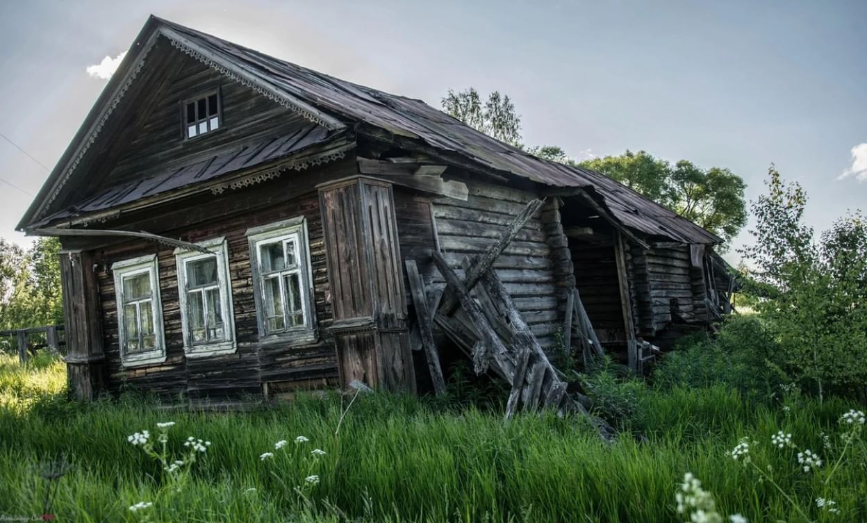 Заброшенная старая деревня фото