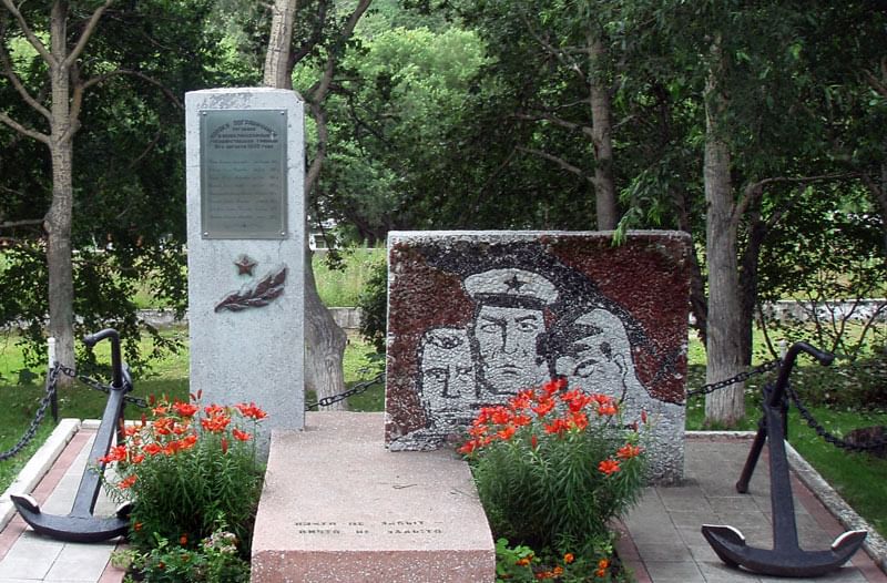 Памятник Петру Ильичеву Петропавловск Камчатский