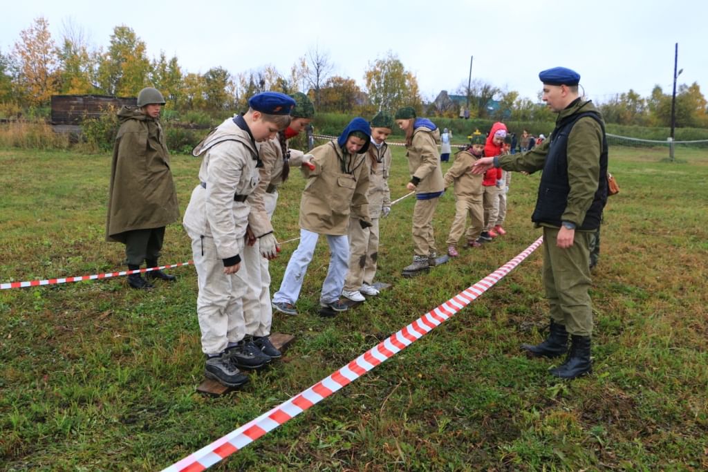 Медицинская помощь зарница. Станция саперы Зарница. Зарница (игра). Военно патриотическая игра. Зарница полоса препятствий.