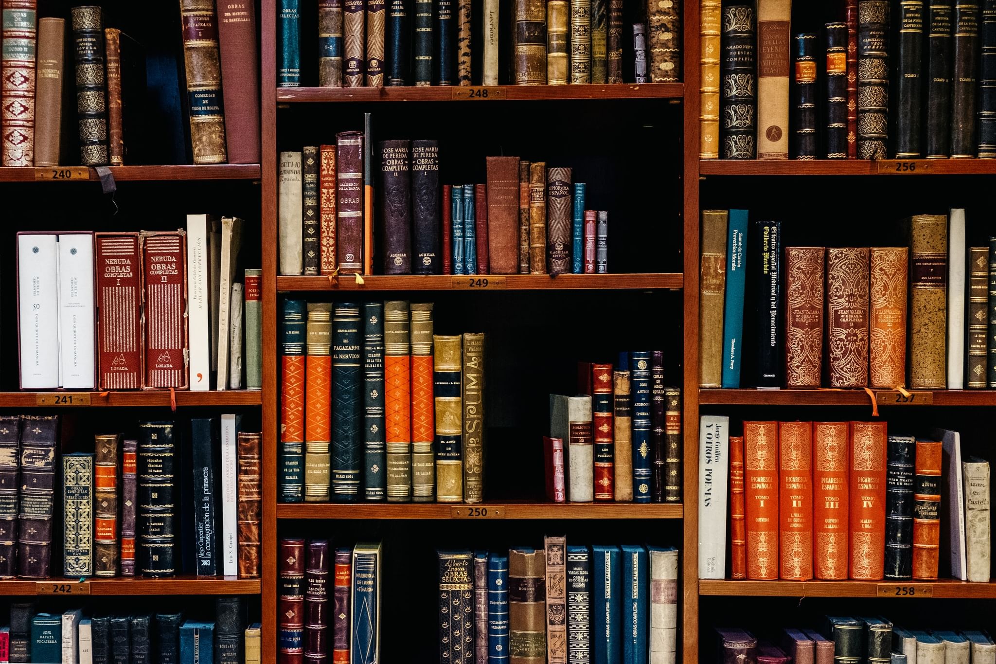 Полки для книг