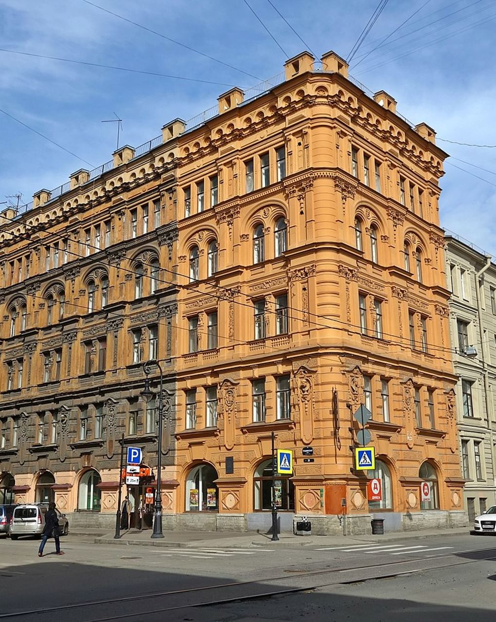 Меблированный дом «Пале-Рояль». Санкт-Петербург. Фотография: Тулип / <a href="https://commons.wikimedia.org/wiki/File:Санкт-Петербург_Центральный_район_ул._Пушкинская,_20_¦_Кузнечный_пер.,_18.jpg" target="_blank">Wikimedia Commons</a> / <a href="https://creativecommons.org/licenses/by-sa/4.0/deed.en" target="_blank">CC BY-SA 4.0</a>