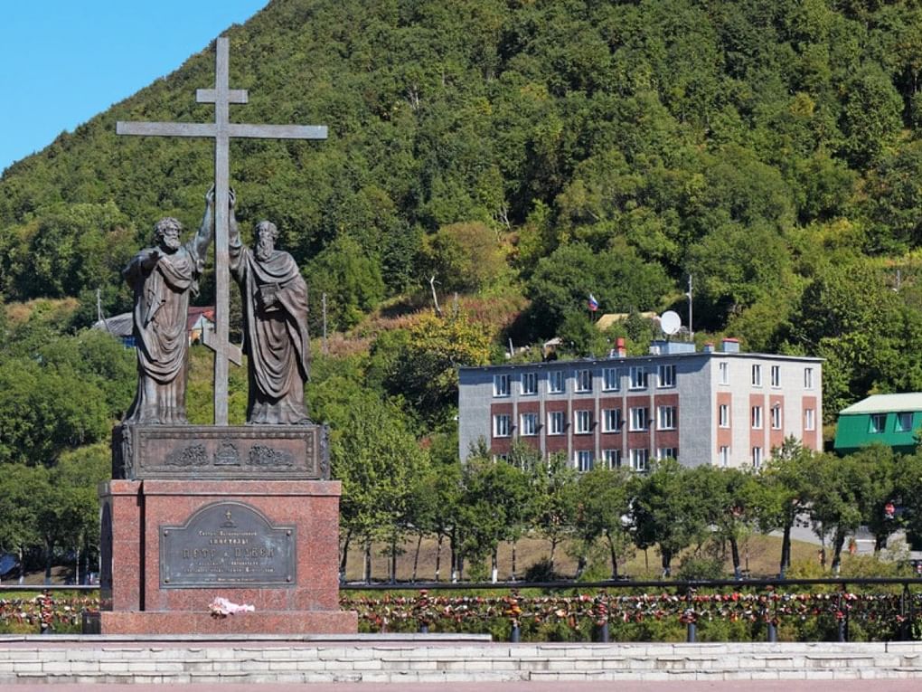 Памятник Святым апостолам Петру и Павлу. Петропавловск-Камчатский. Фотография: И. Долгов / Фотобанк «Лори»