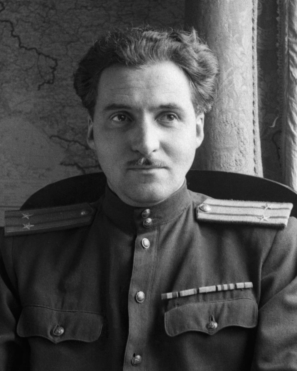 Писатель Константин Симонов. 1945 год. Фотография: Лесс Александр / ТАСС