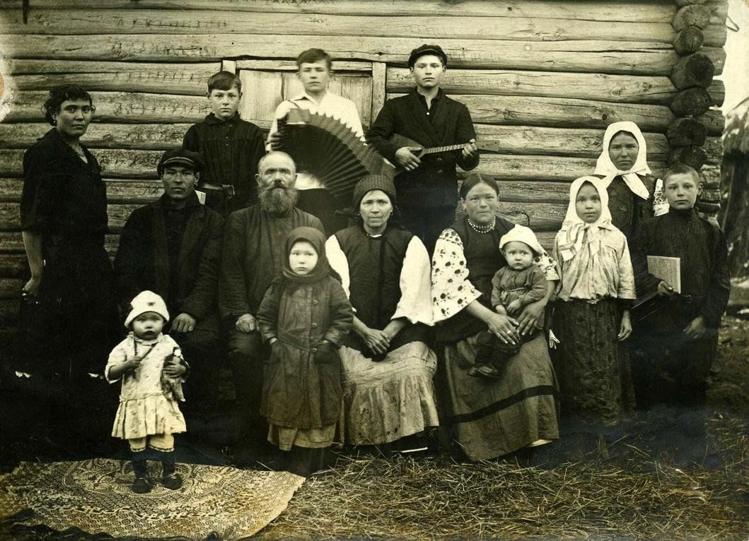 Крестьяне семья. Патриархальная Крестьянская семья. «Крестьянская семья из Калленберга» Адольфа Висселя.