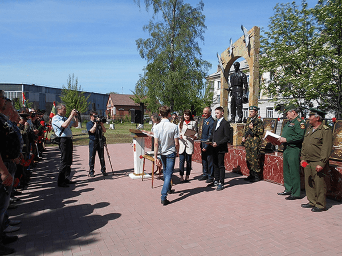 Пограничникам посвящается. Кемерово день пограничника. Памятник воинам пограничникам Кемерово.