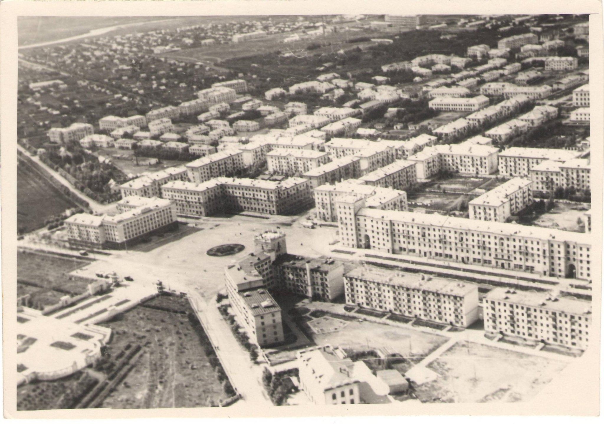 Город октябрьский в ссср. История города октябрьского. Старый октябрьский башкортостан. Фрегат октябрьский башкортостан. Площадь города октябрьский башкортостан.