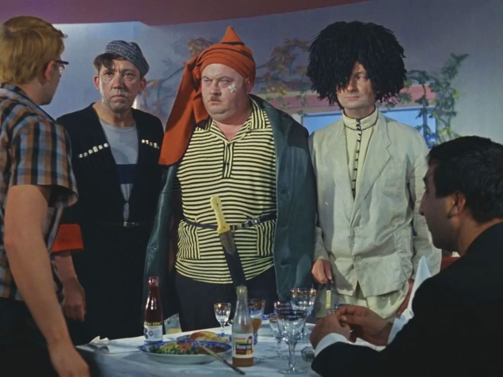 Кадр из художественного фильма Леонида Гайдая «Кавказская пленница» (1967)